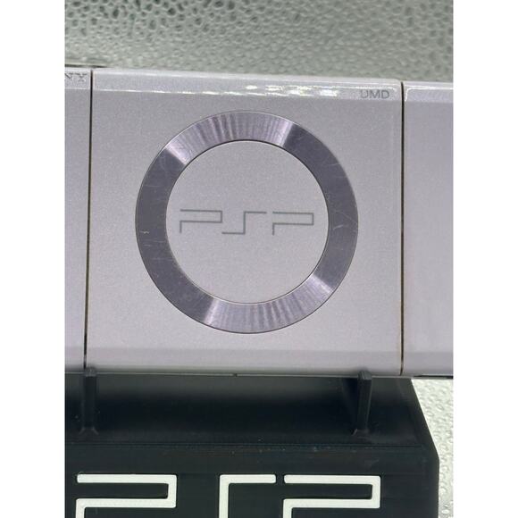 Purple psp 2000 w/charger & new battery - Picture 6 of 8